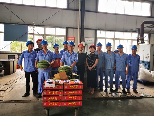 酷暑送清凉 关爱暖人心——公司领导亲切慰问大邑产业园区生产一线员工 酷暑送清凉 关爱暖人心——公司领导亲切慰问大邑产业园区生产一线员工
