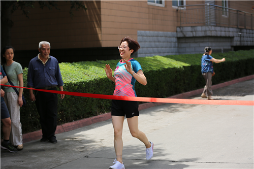 公司在2018年中国科学院成都分院“全民健身日?环院跑”活动中再创佳绩