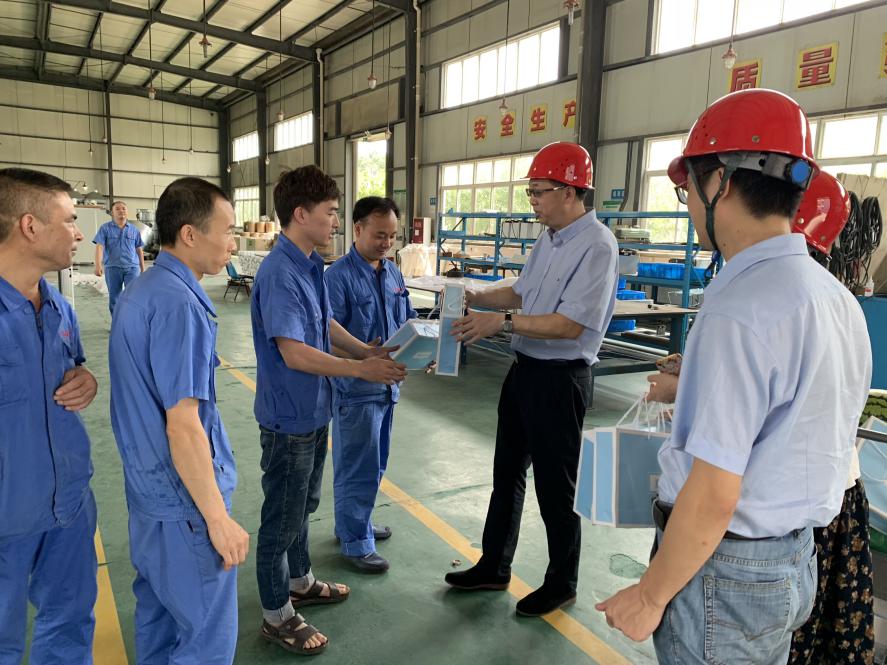 高温酷暑送清凉 真情关爱暖人心—成都分院工会领导亲切慰问公司大邑园区生产一线员工 高温酷暑送清凉 真情关爱暖人心—成都分院工会领导亲切慰问公司大邑园区生产一线员工