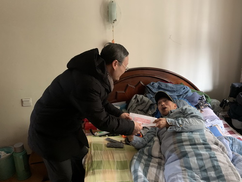 公司领导慰问离退休老同志 公司领导慰问离退休老同志