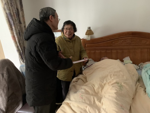公司领导慰问离退休老同志 公司领导慰问离退休老同志