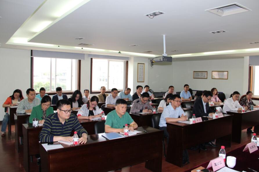 公司召开中层干部大会 公司召开中层干部大会